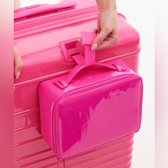 HP🎉BEIS x BARBIE The Cosmetic Case
IN BARBIE™ PINK - Picture 9 of 16